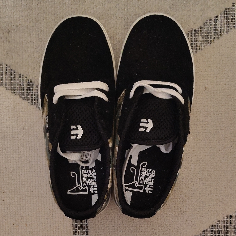 Etnies Kids Black and White Sneakers